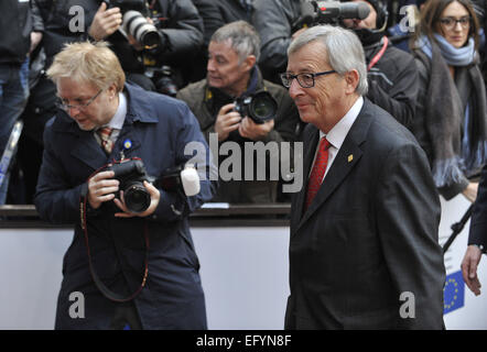 (150212) -- Bruxelles, del 12 febbraio 2015 (Xinhua) -- Il Presidente della Commissione Europea Jean Claude Juncker arriva al quartier generale dell'UE per un vertice UE di Brussles, Belgio, del 12 febbraio 2015. (Xinhua/Ye Pingfan)