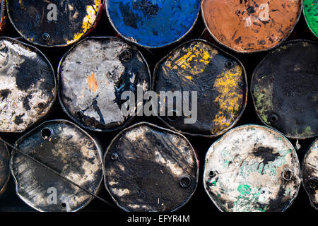 Del prezzo del petrolio slump - svuotare di barili di petrolio Foto Stock