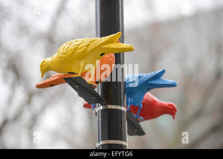 Soho Square, Londra, Regno Unito. Il 12 febbraio 2015. Installazione artistica curata da Sim Smith Gallery, chiamato "gregge" dall'artista Patrick Murphy in Soho. Credito: Matteo Chattle/Alamy Live News Foto Stock