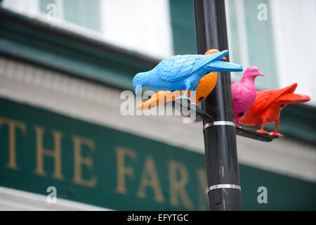 Soho Square, Londra, Regno Unito. Il 12 febbraio 2015. Installazione artistica curata da Sim Smith Gallery, chiamato "gregge" dall'artista Patrick Murphy in Soho. Credito: Matteo Chattle/Alamy Live News Foto Stock