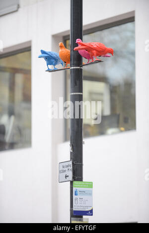 Soho Square, Londra, Regno Unito. Il 12 febbraio 2015. Installazione artistica curata da Sim Smith Gallery, chiamato "gregge" dall'artista Patrick Murphy in Soho. Credito: Matteo Chattle/Alamy Live News Foto Stock