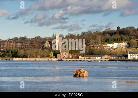 Vista sul fiume medway presso Rochester nel kent england Foto Stock