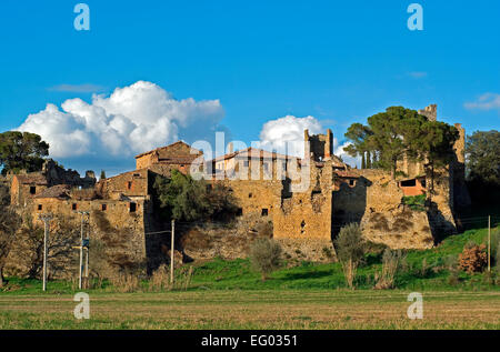 Rovine del Castello di Zocco, tra San Feliciano e Monte del Lago, Magione, Umbria, Italia Foto Stock