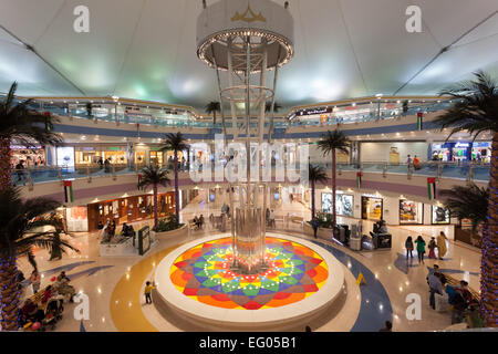 Interno del Marina Mall di Abu Dhabi Foto Stock