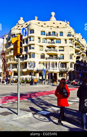 Casa Mila aka La Pedrera progettato da Antoni Gaudi architetto. Barcellona, in Catalogna, Spagna Foto Stock