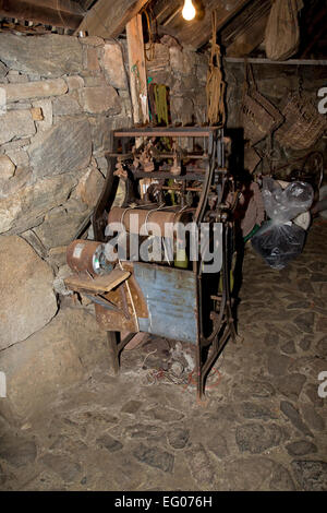 Macchina per cardare Gearannan Blackhouse Village Carloway isola di Lewis Ebridi Esterne della Scozia Foto Stock