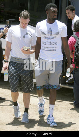 Carmelo Anthony Fondazione presenta un campo da pallacanestro all'resindents di Los Olmos a basso reddito progetto di alloggiamento dotato di: Tim Hardaway,Jr. Dove: Rio Piedras Puerto Rico, Puerto Rico quando: 10 Ago 2014 Foto Stock