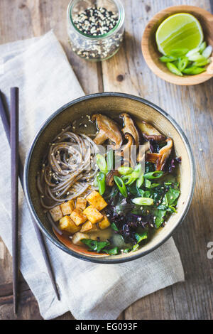 Soba Miso noodle soup Foto Stock