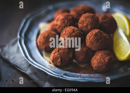 Citrus tartufi di cioccolato Foto Stock