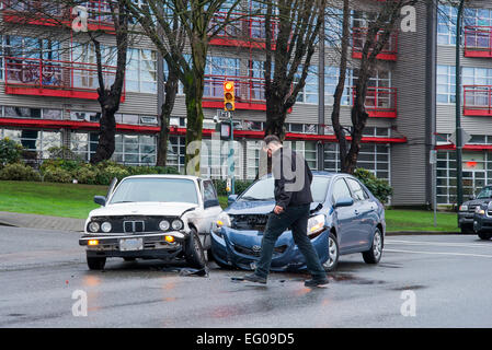 Car crash in intersezione Foto Stock