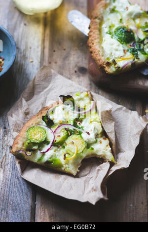 Bruxelles germogliare la pizza. Foto Stock