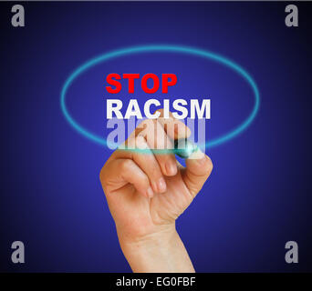 La scrittura di parole ' STOP RAZZISMO ' sul gradiente dello sfondo realizzato in 2D software Foto Stock