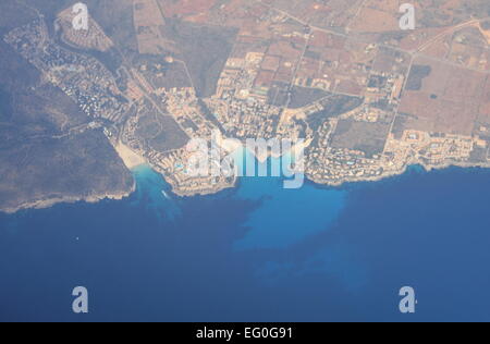 Vista aerea di Cala Mendia nell'isola di Mallorca, Spagna Foto Stock