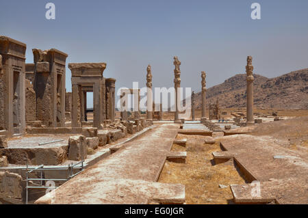 Rovine del palazzo nella capitale persiana Persepoli in Iran corrente Foto Stock