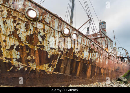 Arrugginimento nave baleniera Petrel, con messa a terra a Grytviken stazione baleniera, Georgia del Sud Antartide Foto Stock