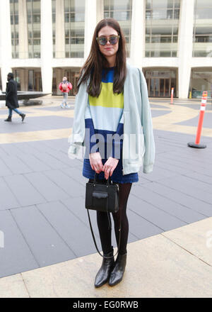 Bloger Siena Òcallaghan arrivando al BCBG pista show di New York City - Feb 12, 2015 - Foto: Pista Manhattan/Charles Eshelman/picture alliance Foto Stock