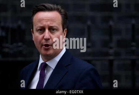 Regno Unito, Londra : David Cameron lascia il numero 10 di Downing street nel centro di Londra il 27 febbraio 2014. Foto Stock