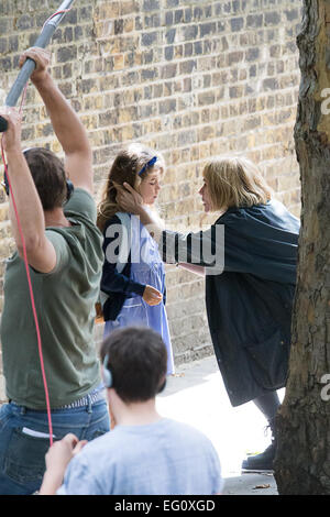 Le riprese si svolge sul set del prossimo film 'Adam Jones' dotata di: Sienna Miller dove: Londra, Regno Unito quando: 11 Ago 2014 Foto Stock