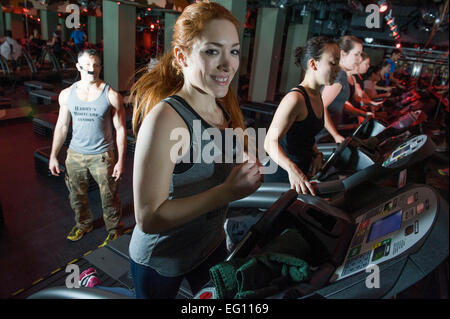 Macchina in esecuzione di Barry fitness Bootcamp London Euston Foto Stock