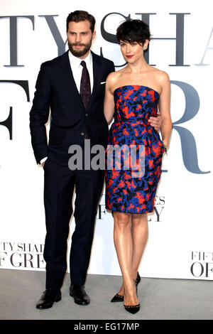 Londra, Regno Unito. 12 Feb, 2015. Jamie Dornan e Amelia Warner in arrivo per i cinquanta sfumature di grigio UK Premiere, di Odeon Leicester Square, Londra. Credito: dpa picture alliance/Alamy Live News Foto Stock
