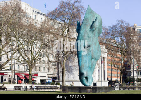 Ancora acqua outdoor scultura in bronzo di una testa di cavallo da Nic Fiddian-Green, situato a Marble Arch a Londra, Foto Stock