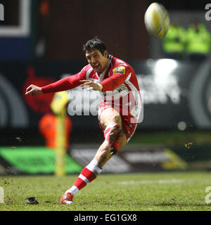 Leicester, Regno Unito. Xiii Febbraio, 2015. Aviva Premiership. Leicester Tigers versus Gloucester Rugby. James gancio (Gloucester) calci la seconda pena. © Azione Sport Plus/Alamy Live News Foto Stock