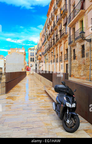 Street nella città vecchia, Tarragona Catalogna Foto Stock