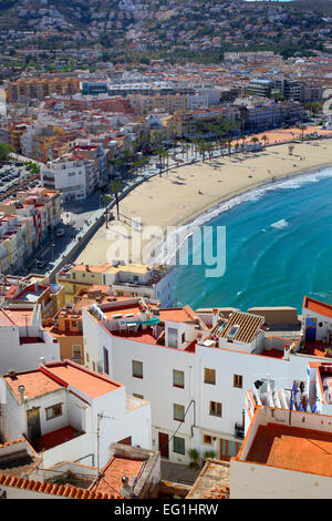 Paesaggio urbano vista dal castello, Peniscola, Comunità Valenciana, Spagna Foto Stock