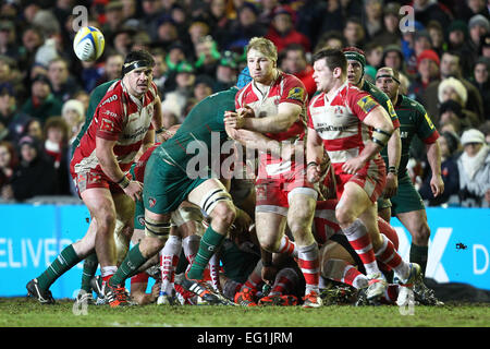 Leicester, Regno Unito. Xiii Febbraio, 2015. Aviva Premiership. Leicester Tigers versus Gloucester Rugby. Matt Kvesic (Gloucester) rompe il linnet. © Azione Sport Plus/Alamy Live News Foto Stock