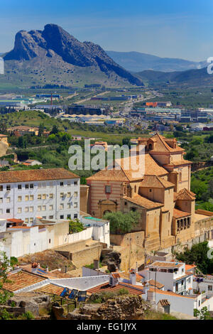 Paesaggio urbano dalla torre di castello, Antequera, Andalusia, Spagna Foto Stock