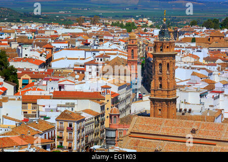 Paesaggio urbano dalla torre di castello, Antequera, Andalusia, Spagna Foto Stock