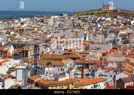 Paesaggio urbano dalla torre di castello, Antequera, Andalusia, Spagna Foto Stock