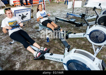 Florida Fellsmere,Fog leg Festival,Sebastian Regional High School canottaggio membri equipaggio,teen teen teenage teenager teenagers giovani adolescenti, girl gir Foto Stock