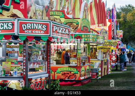 Florida Fellsmere,Fog leg Festival,evento,carnevale Midway,foodstall,bancarelle,stand,stand,stand,venditore,venditori,spazzatura,vendita,visitatori viaggio tour touris Foto Stock