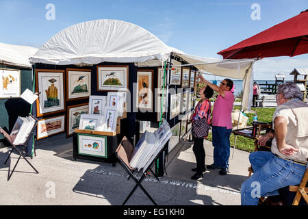 Florida,Sebastian,Sebastian Riverfront fine Art & Music Festival,venditori ambulanti bancarelle mercato stand, bancarelle, stand, vendita, uomini asiatici Foto Stock