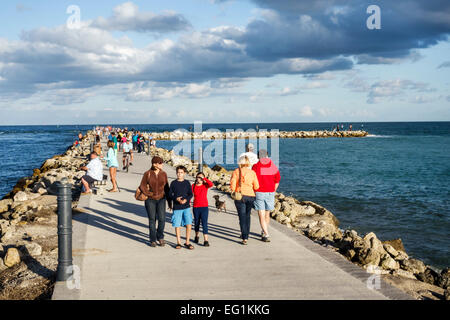 Fort ft. Pierce Florida,Hutchinson Barrier Island,Fort Pierce Inlet Water,jetty,breakwater,Atlantic Ocean Water adulti donna donna donna donna donna donna donna donna donna donna donna donna donna donna donna donna donna donna donna donna donna donna, m Foto Stock