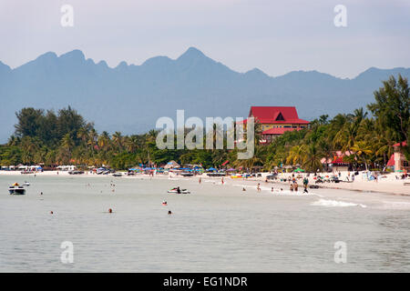 Spiaggia di Pantai Cenang, l'isola di Langkawi, Malesia. Foto Stock