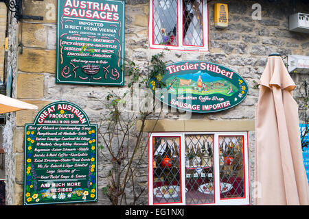 Tiroler stuberl, caffetteria austriaca, salsicce e alimentari a Bakewell, Derbyshire, Inghilterra, Regno Unito Foto Stock