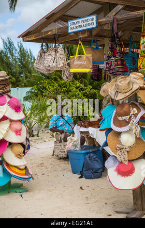 Un cappello di souvenir shop sulla Princess Cays, Bahamas, dei Caraibi. Foto Stock