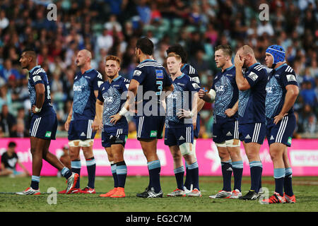 Auckland, Nuova Zelanda. Xiv Feb, 2015. I musicisti blues a guardare. Super partita di rugby, Blues (Auckland) rispetto a capi (Hamilton) in corrispondenza QBE Stadium, Auckland, Nuova Zelanda. Sabato 14 febbraio 2015. I capi ha esaurito i vincitori da 18-23 in un vicino derby. © Azione Sport Plus/Alamy Live News Foto Stock