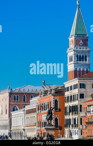 Riva degli Schiavoni waterfront promenade, Venezia, Veneto, Italia Foto Stock