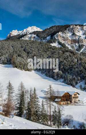 Scenic paesaggio invernale in Villnoss o Val di Funes - Alto Adige - Alto Adige, Italia Foto Stock