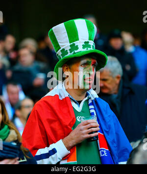 Dublino, Irlanda. Xiv Feb, 2015. 6 Nazioni del campionato. L'Irlanda contro la Francia. Un ventilatore irlandese pronto per il gioco. © Azione Sport Plus/Alamy Live News Foto Stock