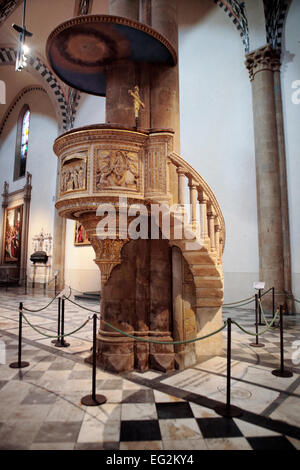 Pulpito, chiesa di Santa Maria Novella, Firenze, Toscana, Italia Foto Stock