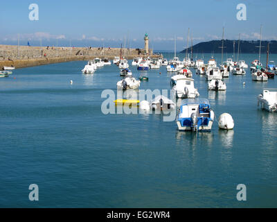 Binic,la pesca in barca in porto, jetée de Penthièvre, Cotes-d'Armor,Bretagne,Brittany,Francia Foto Stock