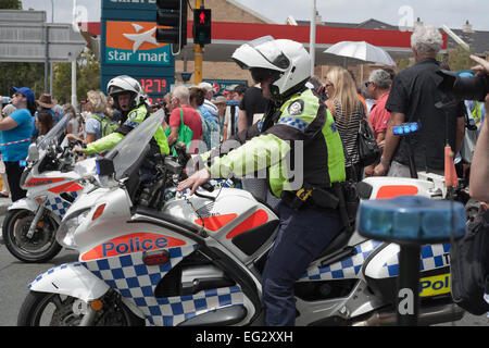 Western Australian moto ufficiali della polizia di eseguire controllo della folla a un evento pubblico in Perth Foto Stock