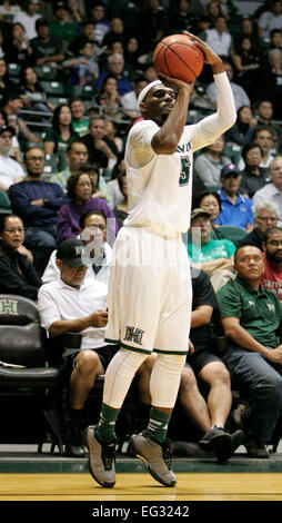 Honolulu, Hawaii, Stati Uniti d'America. Xiv Feb, 2015. Hawaii Rainbow Warriors guard Roderick Bobbitt #5 durante l'azione tra la Cal State Fullerton Titans contro le Hawaii Rainbow Warriors a Stan Sheriff Center di Honolulu, Hawaii. Credito: Cal Sport Media/Alamy Live News Foto Stock