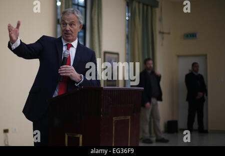 La città di Gaza, Striscia di Gaza, Territori palestinesi. 15 Feb, 2015. Rappresentante del Quartetto per il Medio Oriente e l ex Primo Ministro britannico Tony Blair parla durante il suo incontro con gli imprenditori palestinesi di Gaza City, 15 febbraio 2015. APAIMAGES/piscina/SUHAIB SALEM Credito: Apaimages APA/images/ZUMA filo/Alamy Live News Foto Stock