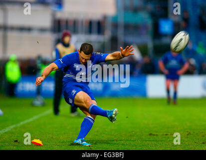 Dublino, Irlanda. 15 Feb, 2015. Guinness Pro12 campionato. Leinster contro draghi. Jimmy Gopperth (Leinster) calci la conversione. Credito: Azione Sport Plus/Alamy Live News Foto Stock