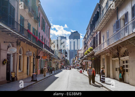 Royal Street guardando verso il centro del quartiere francese, New Orleans, Louisiana, Stati Uniti d'America Foto Stock